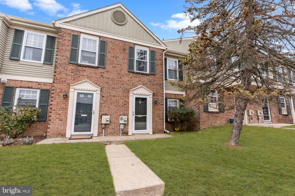 18 YORKTOWN COURT