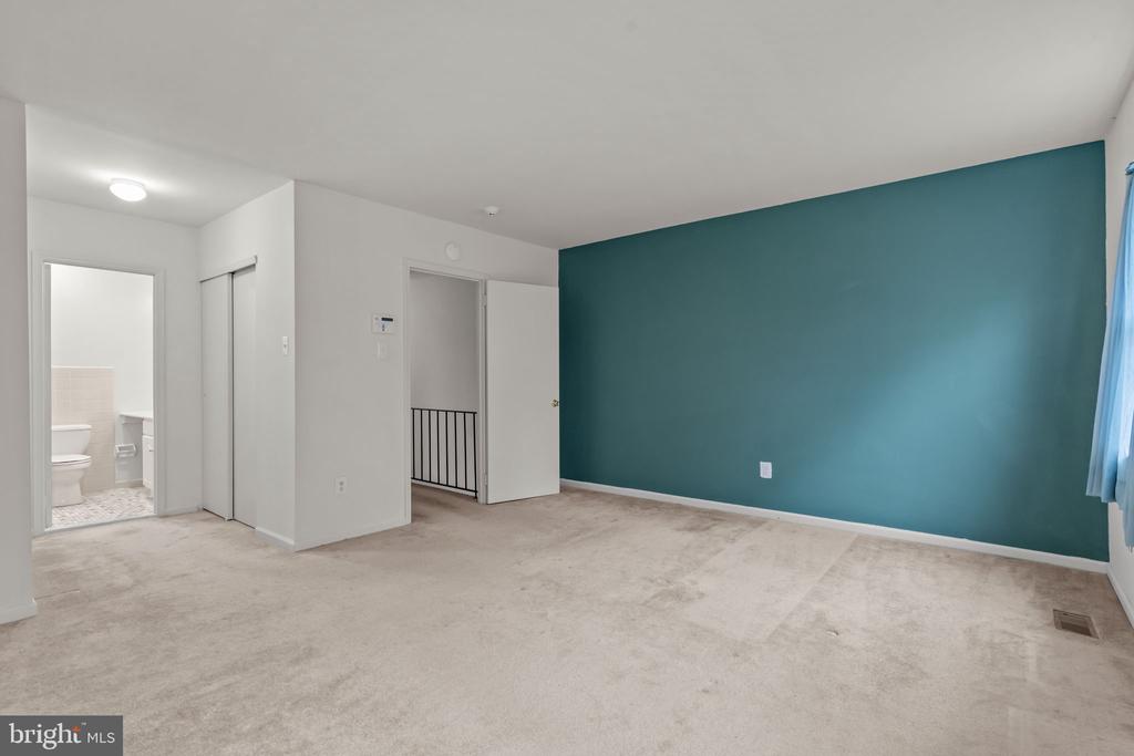 18 YORKTOWN COURT