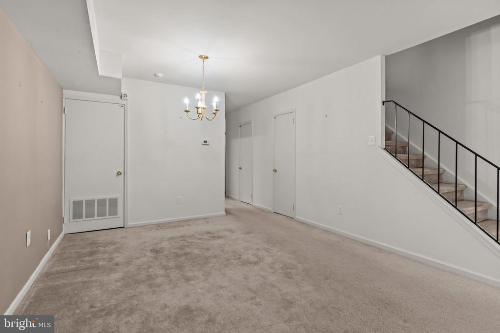 18 YORKTOWN COURT