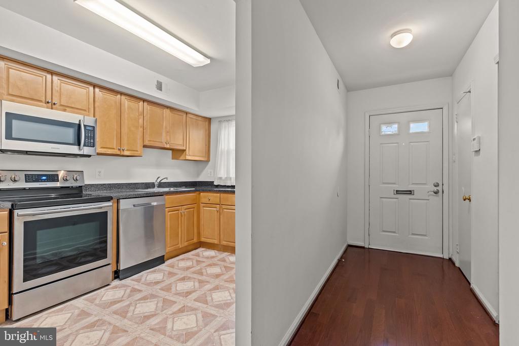 18 YORKTOWN COURT
