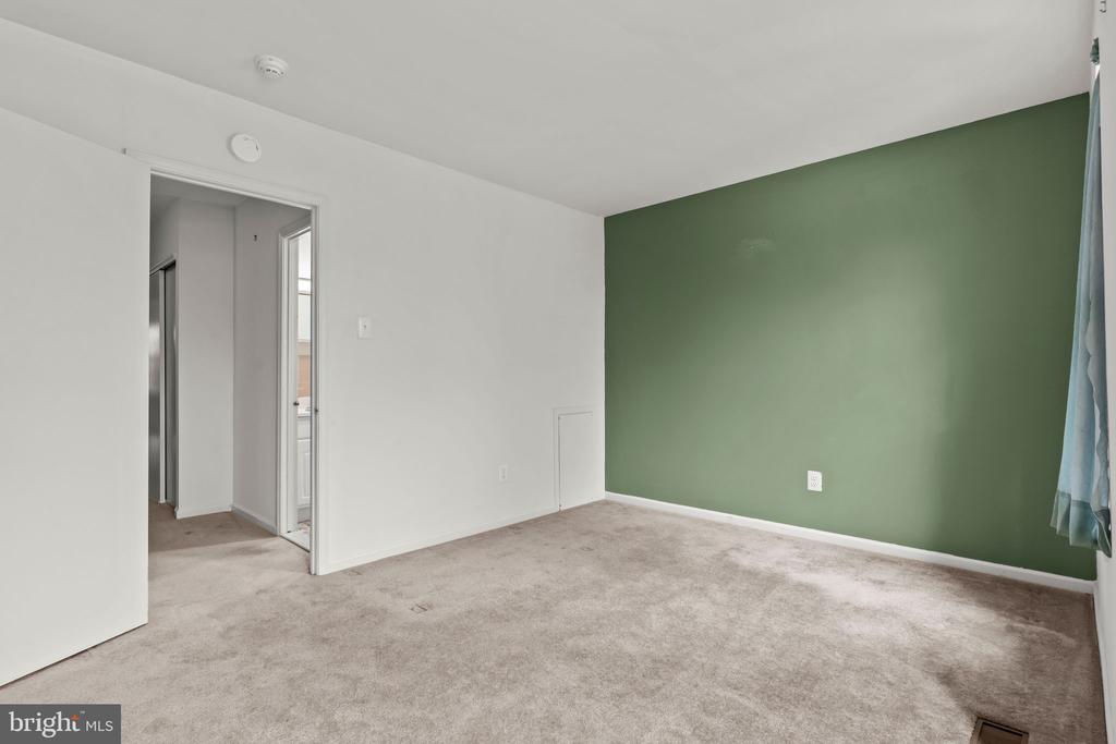 18 YORKTOWN COURT