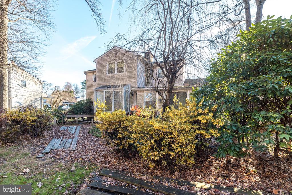 3225 BURN BRAE DRIVE