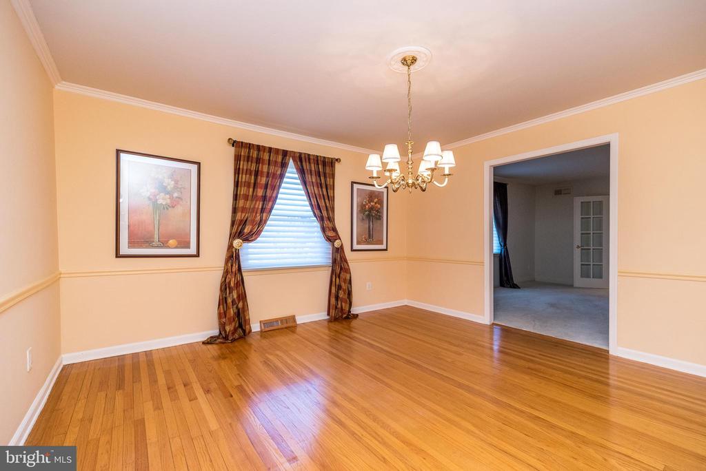 7 VERA LANE