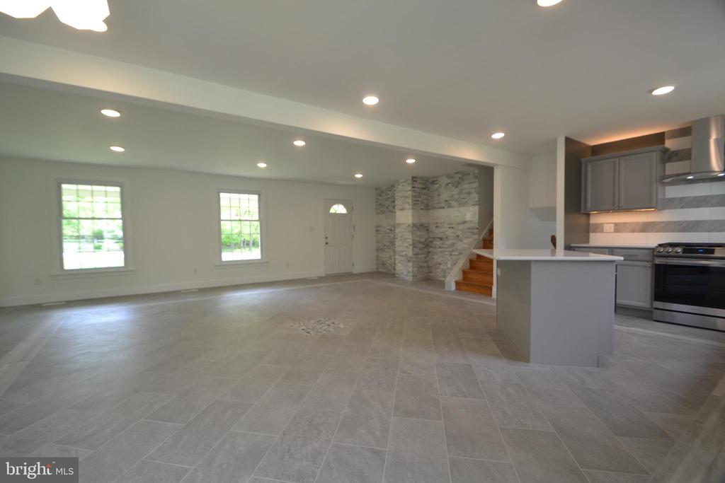 1436 E LAMPLIGHTER LANE