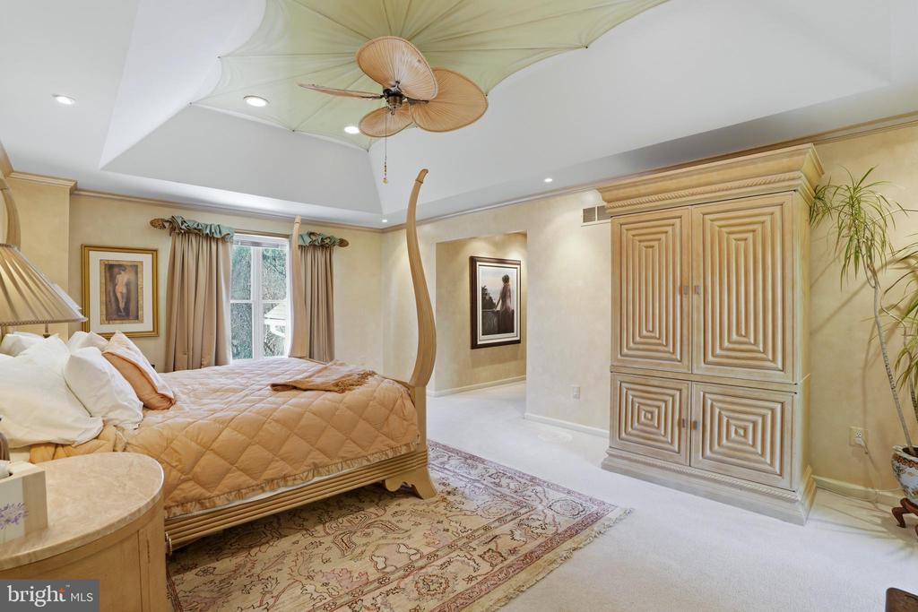 117 SPYGLASS DRIVE