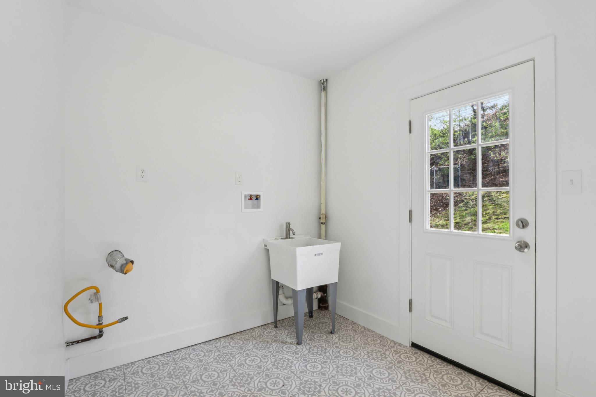1306 STOTESBURY AVENUE