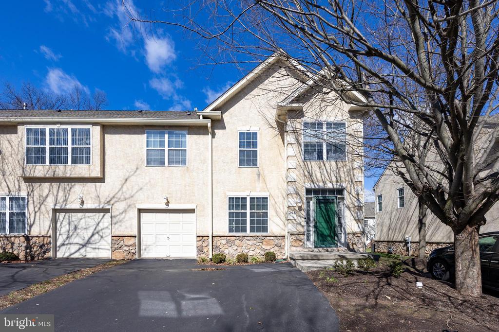 208 CASTLE DRIVE