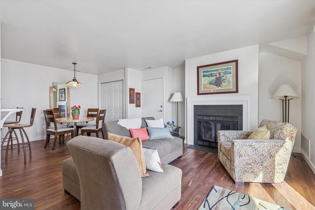 1712 MORRIS COURT