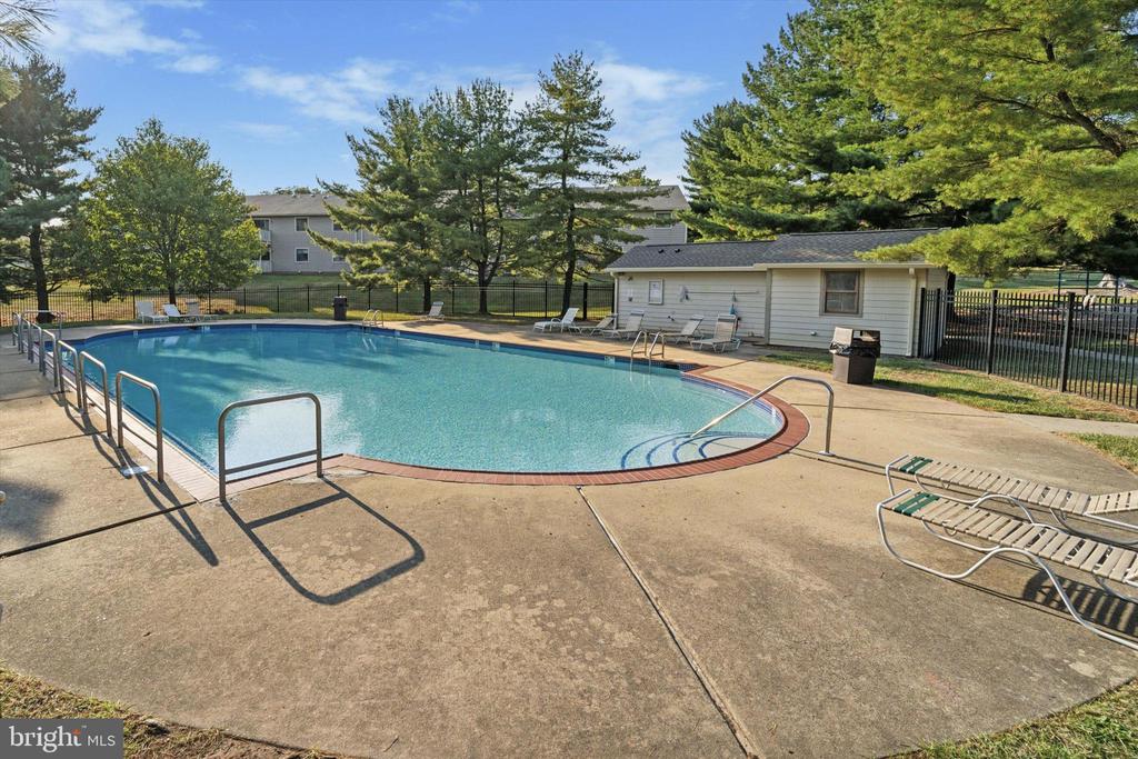 1712 MORRIS COURT