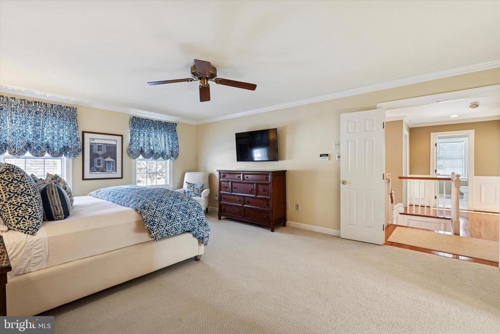 1030 ROSEWOOD DRIVE