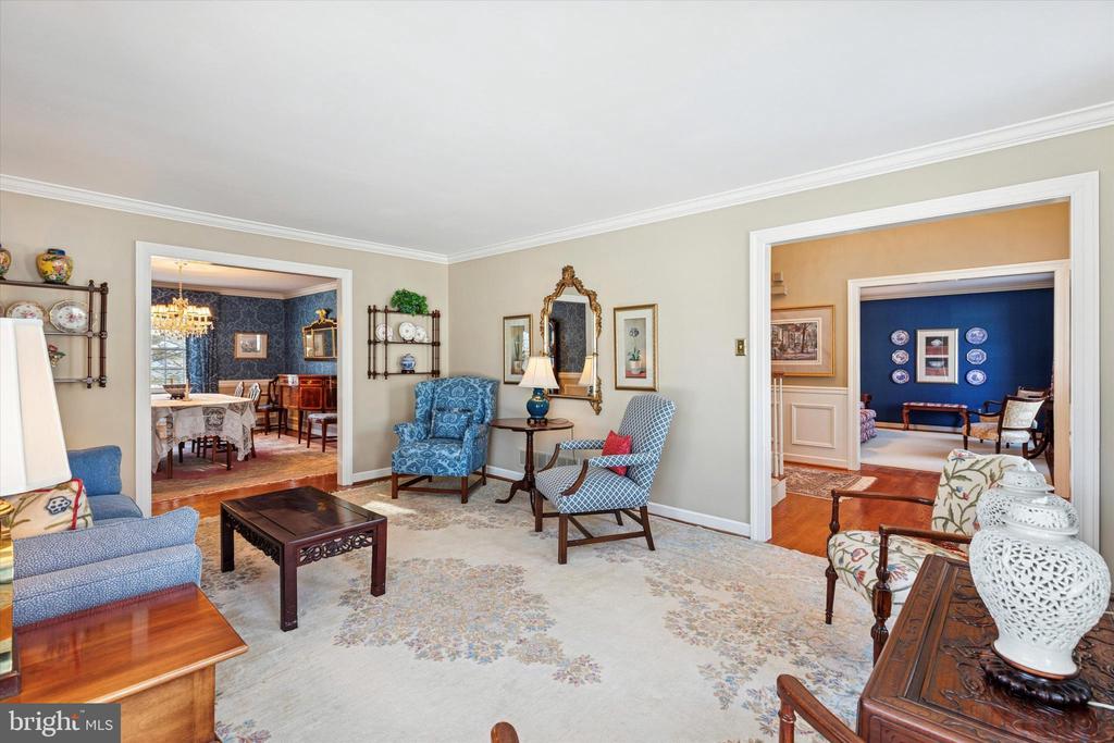 1030 ROSEWOOD DRIVE