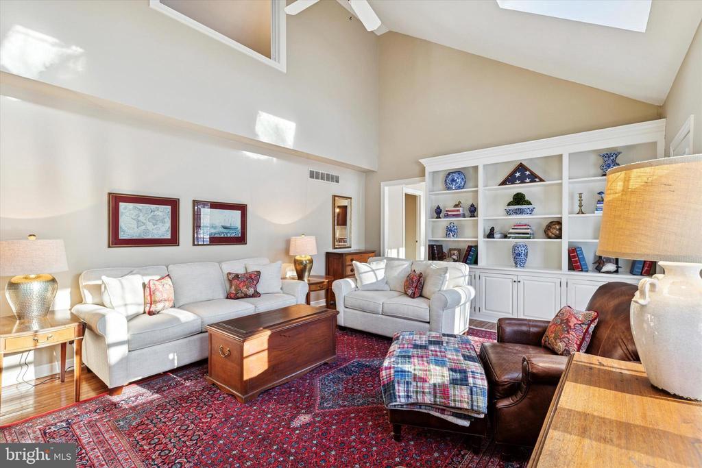 1030 ROSEWOOD DRIVE