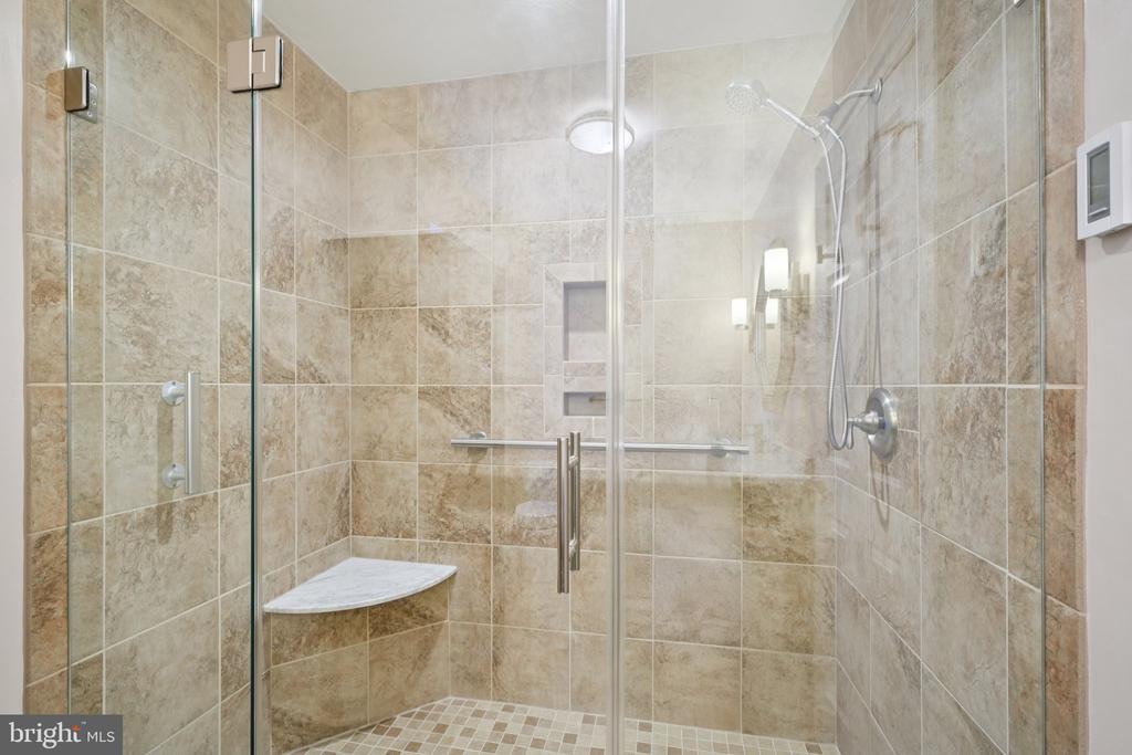 411 LODGES LANE