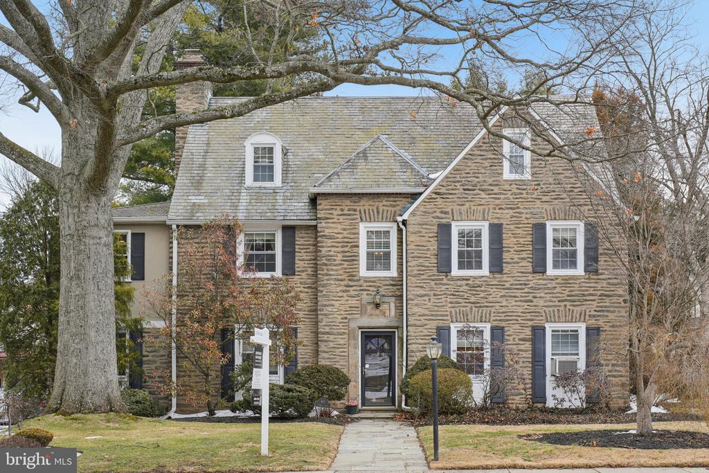 411 LODGES LANE