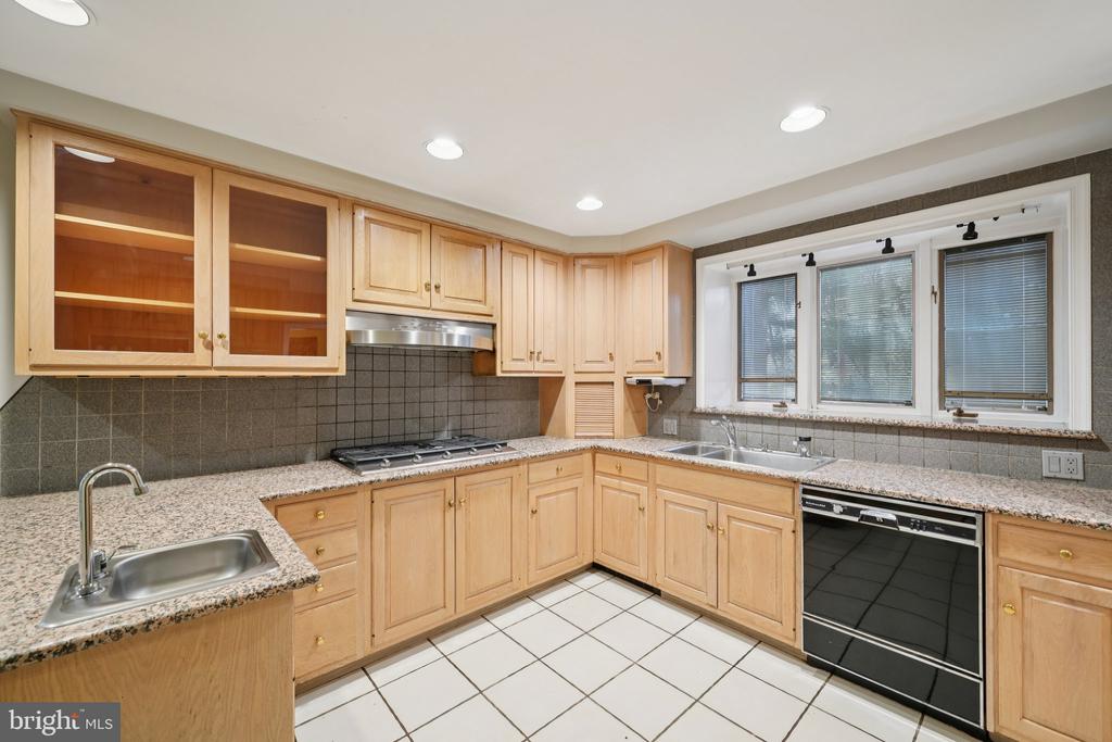 411 LODGES LANE