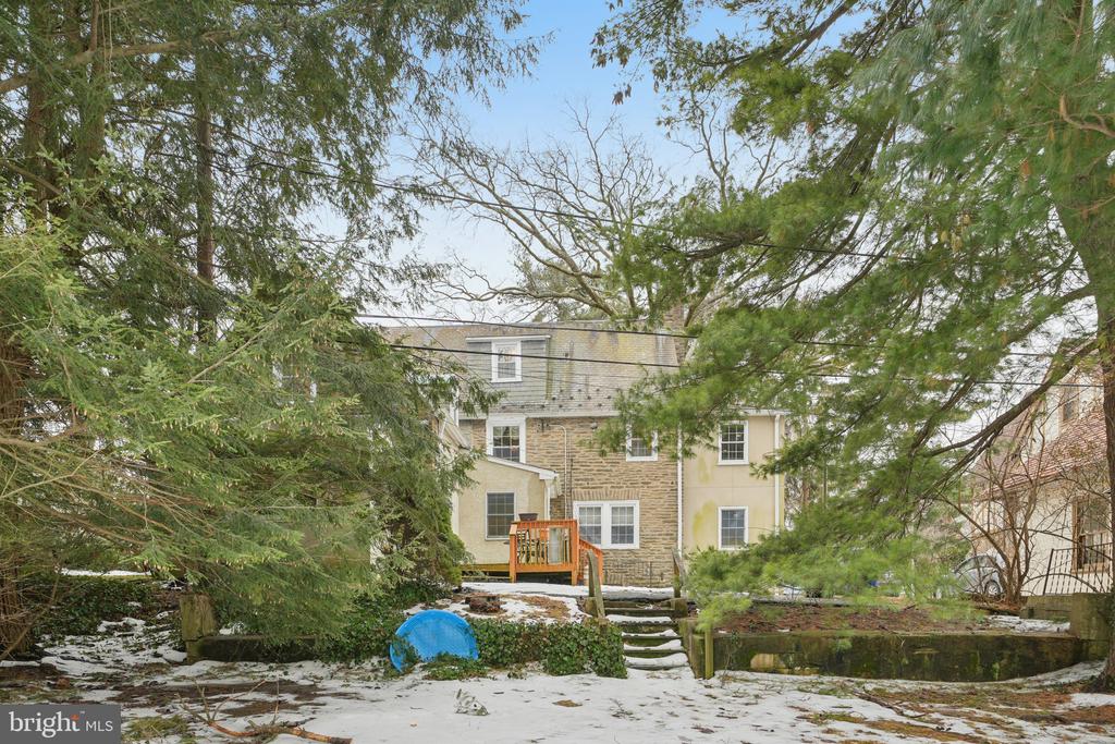 411 LODGES LANE