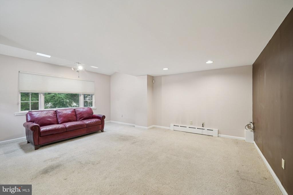 411 LODGES LANE