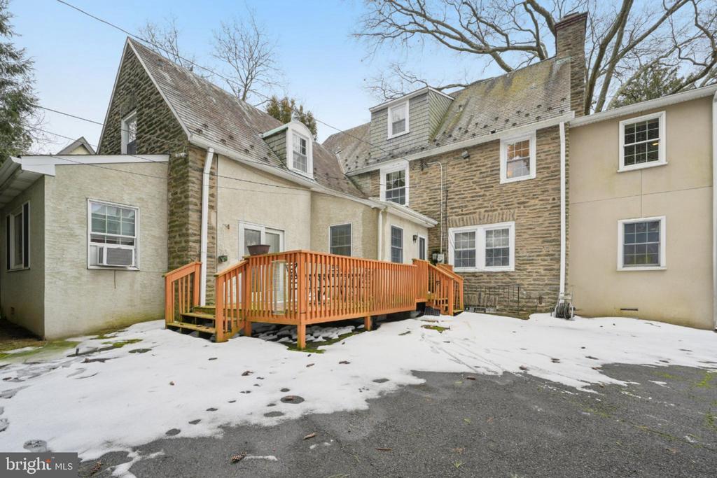 411 LODGES LANE