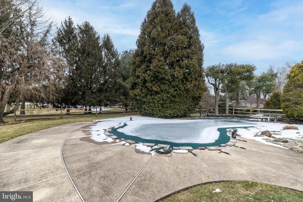 1753 TERRACE DRIVE