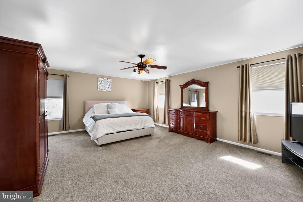 4013 BITTERSWEET CIRCLE