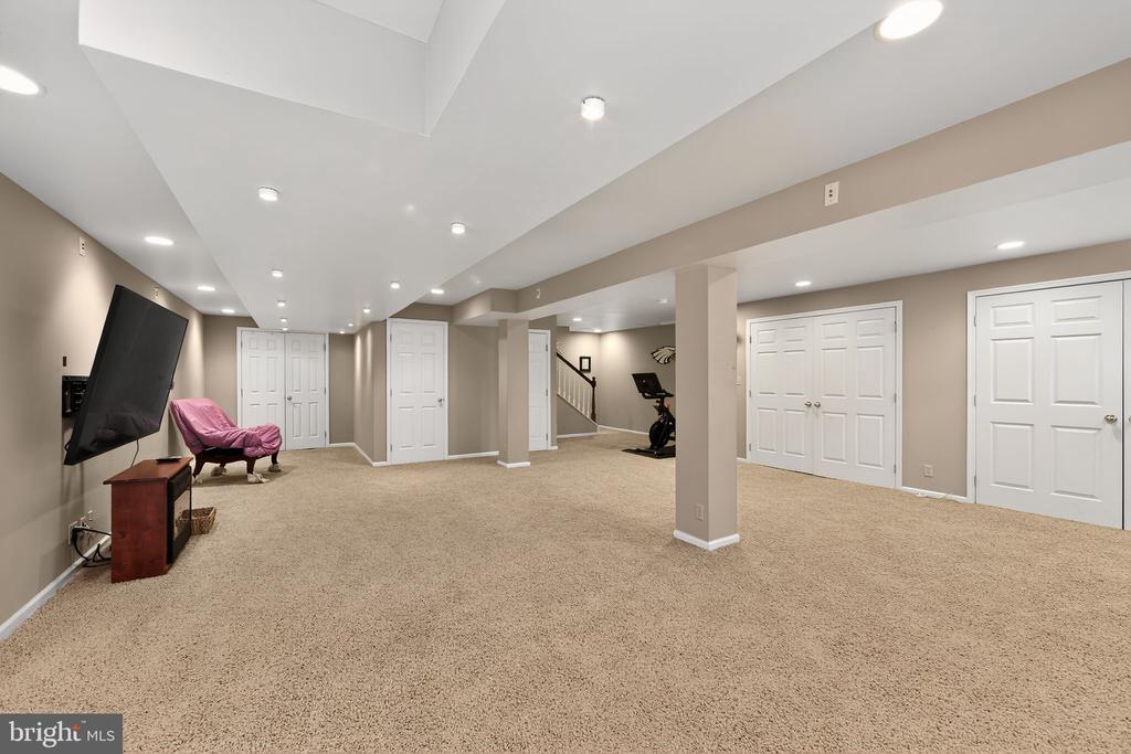 4013 BITTERSWEET CIRCLE