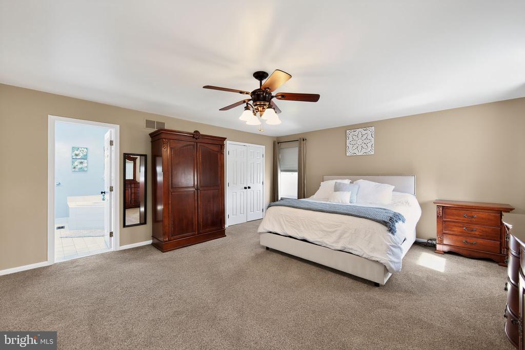 4013 BITTERSWEET CIRCLE