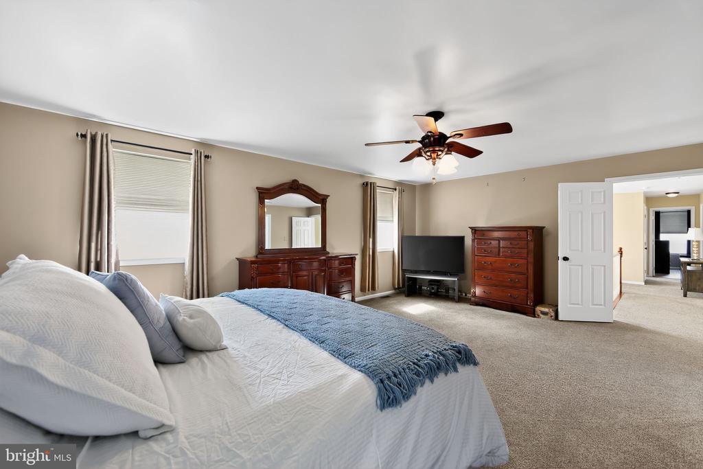 4013 BITTERSWEET CIRCLE