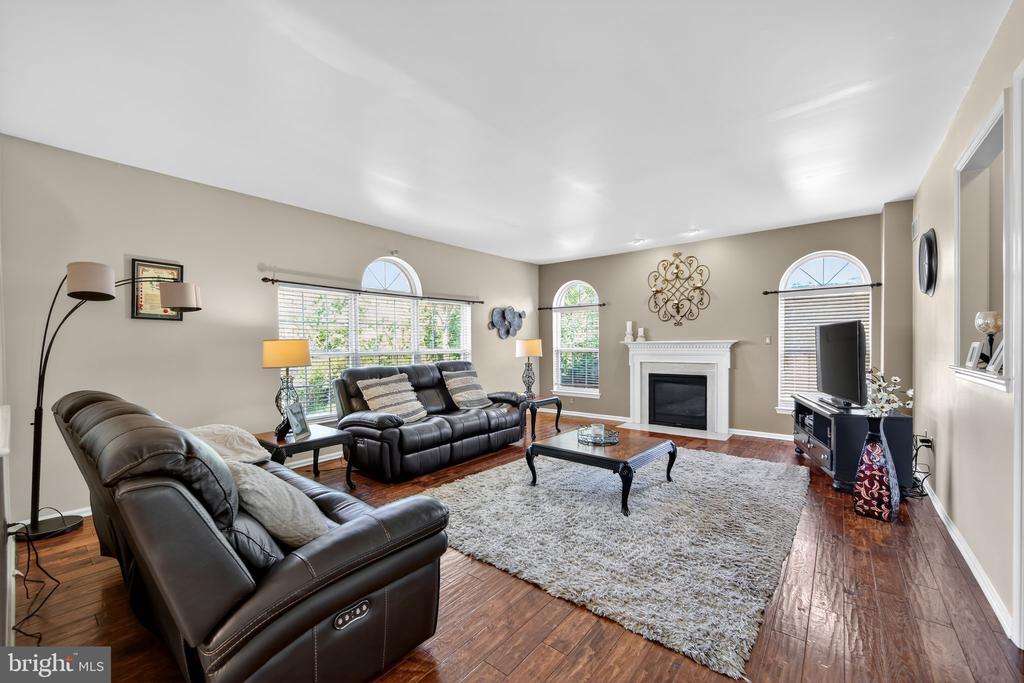 4013 BITTERSWEET CIRCLE