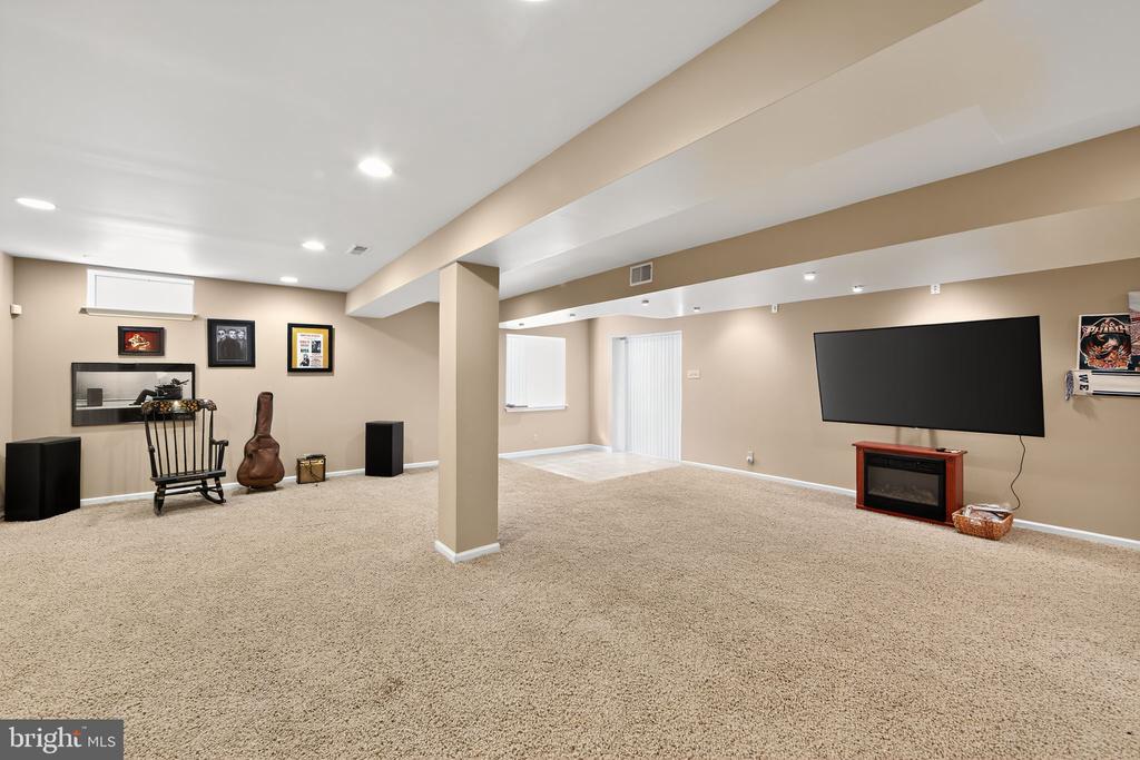 4013 BITTERSWEET CIRCLE