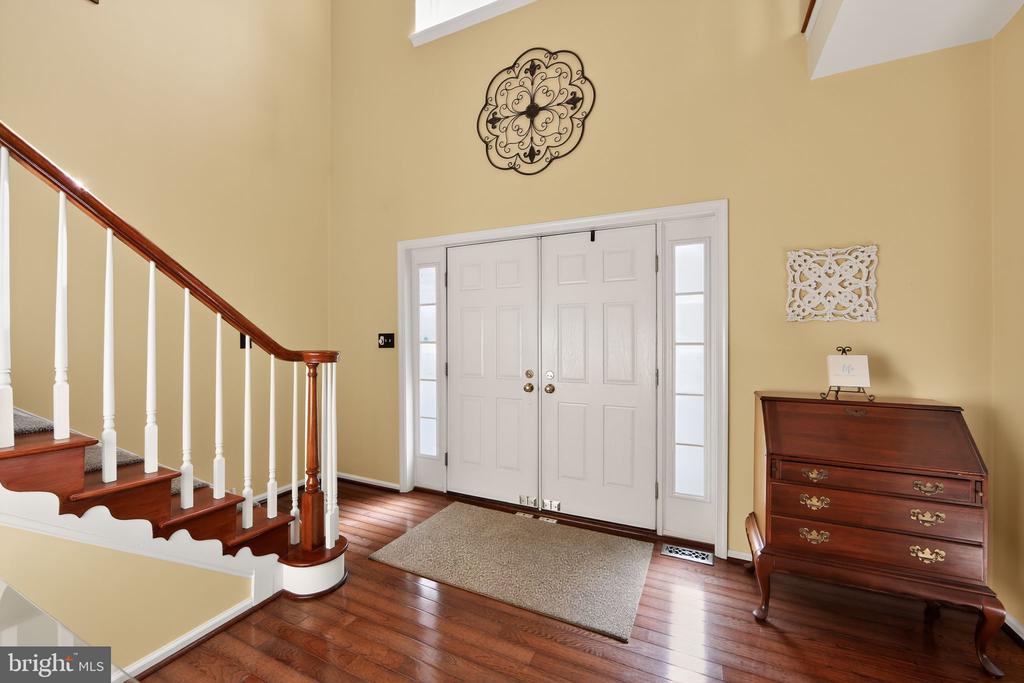 4013 BITTERSWEET CIRCLE