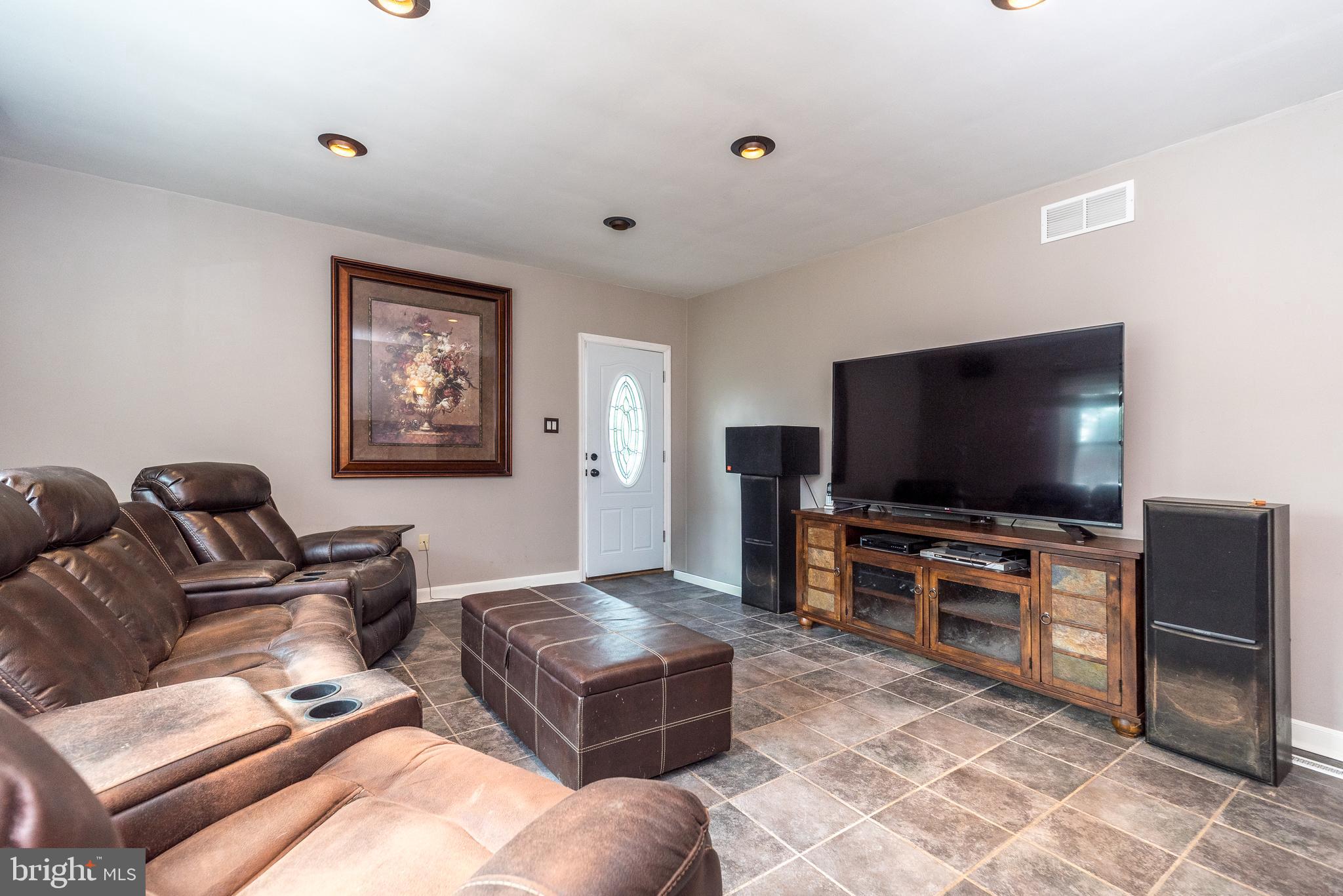 125 N BETHLEHEM PIKE