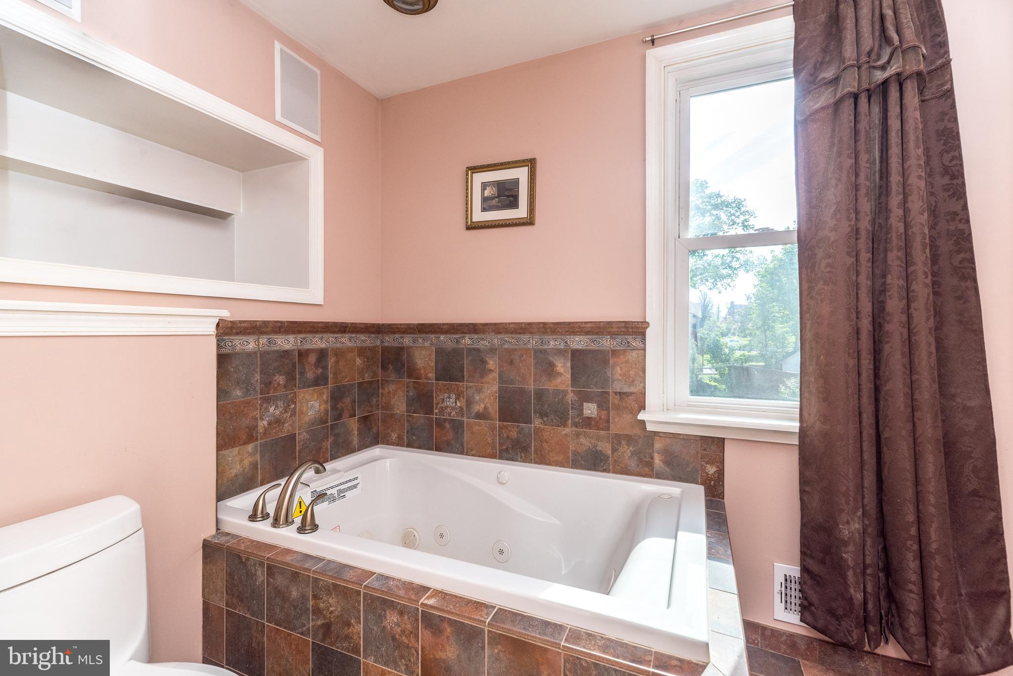 125 N BETHLEHEM PIKE