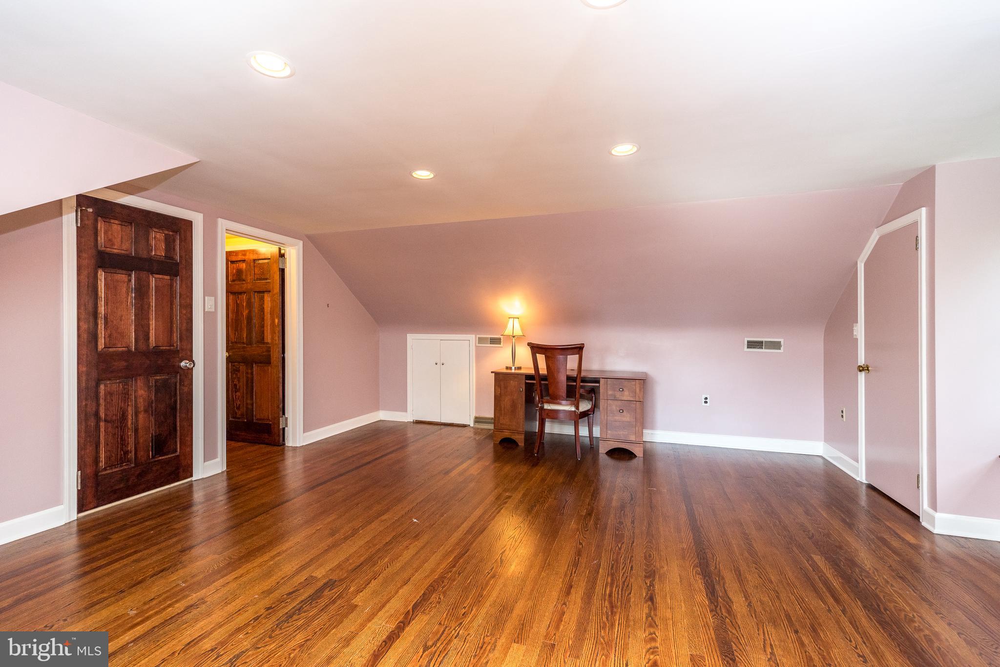 125 N BETHLEHEM PIKE