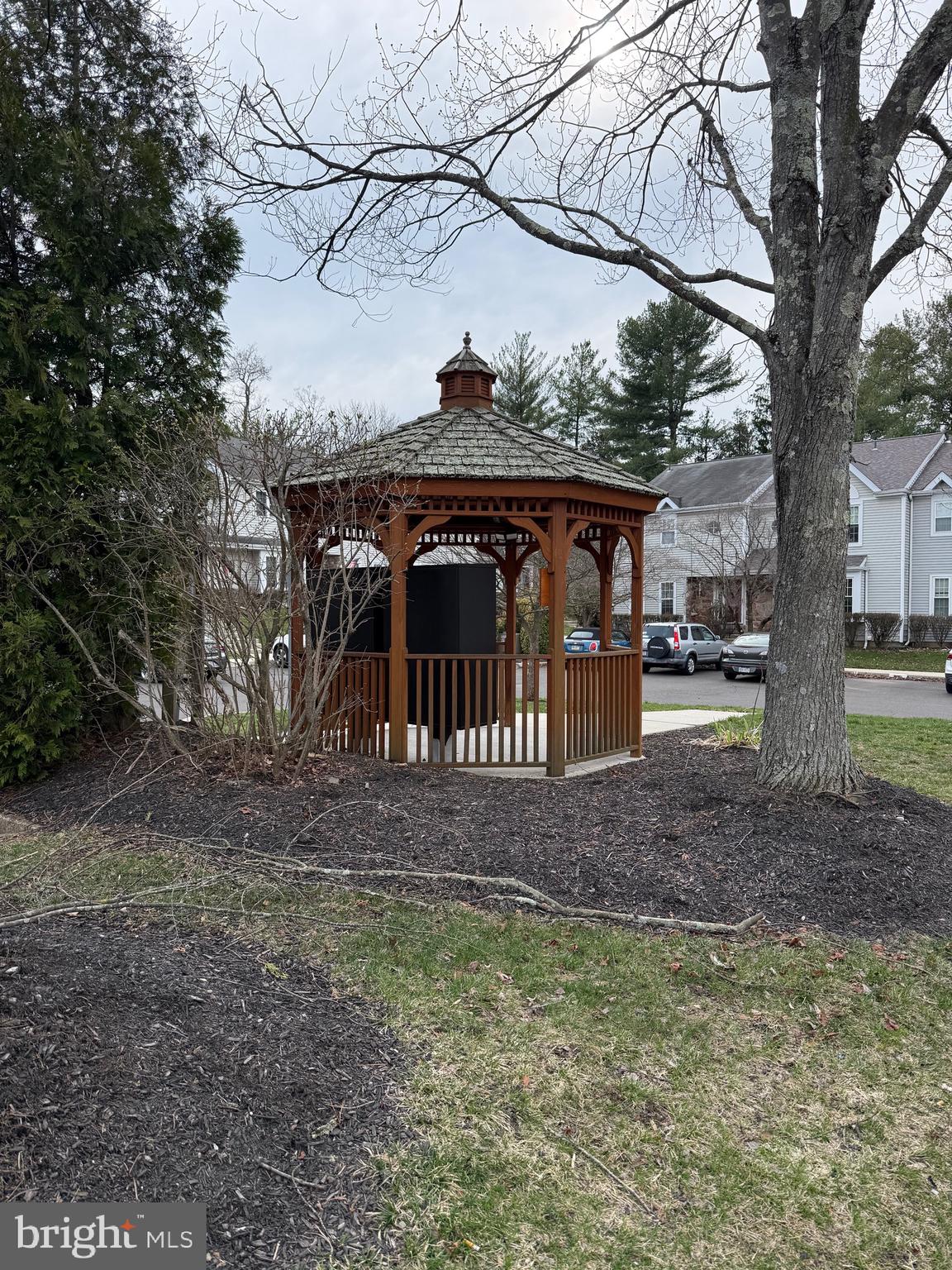 2003 RED MAPLE GROVE