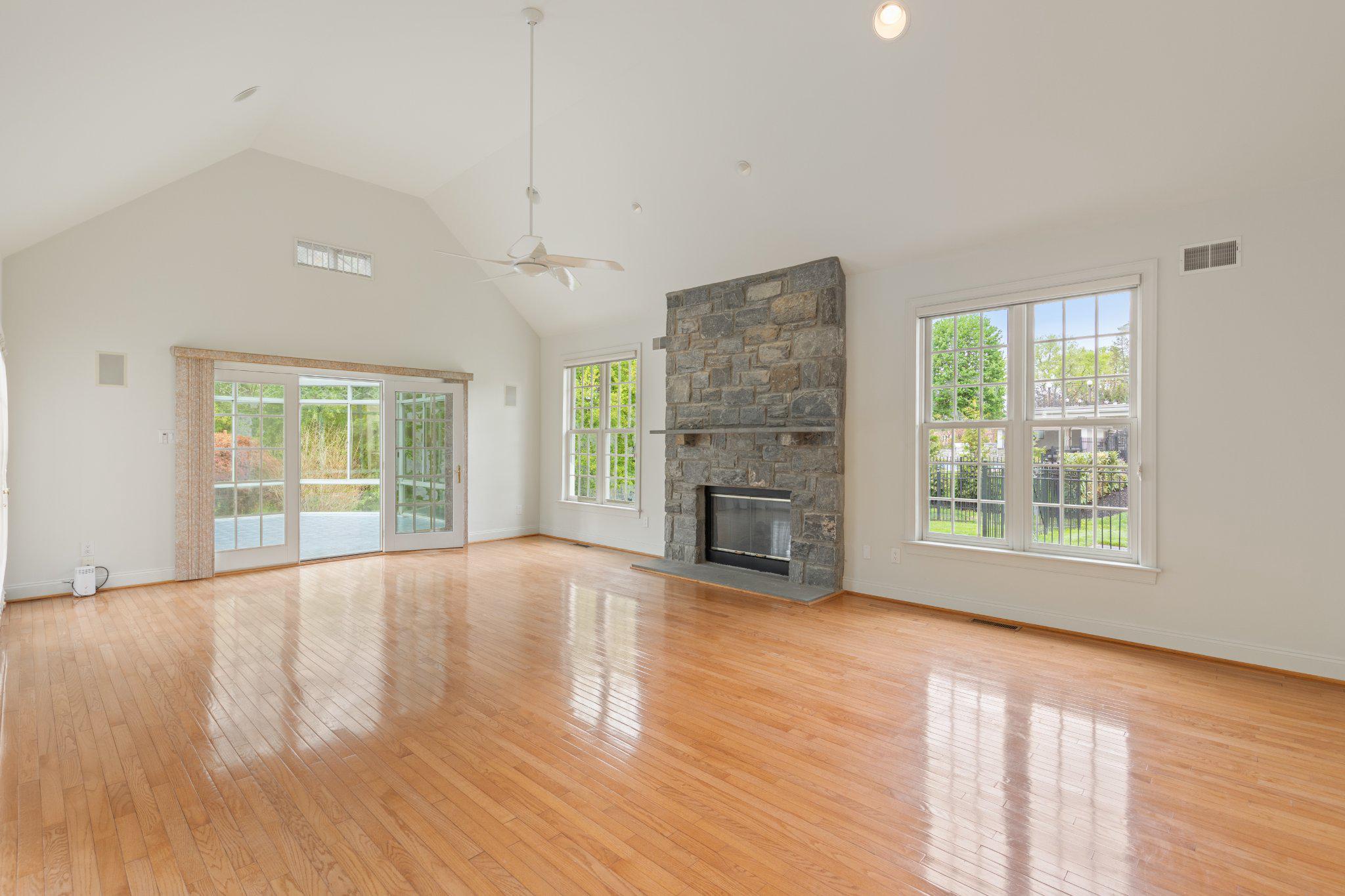 2205 JEFFERSON LANE