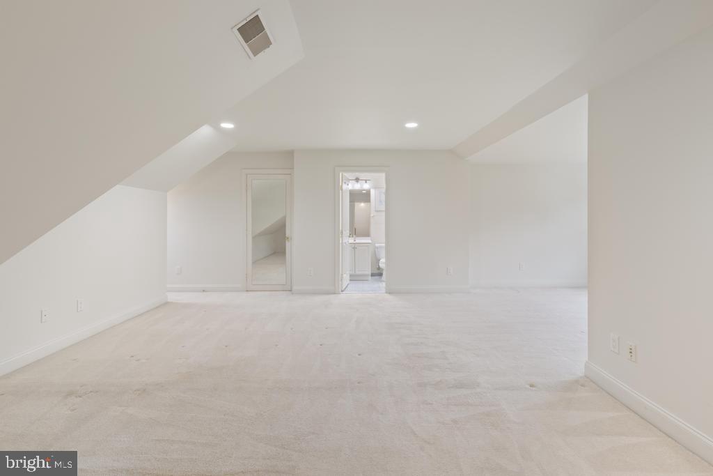 2205 JEFFERSON LANE