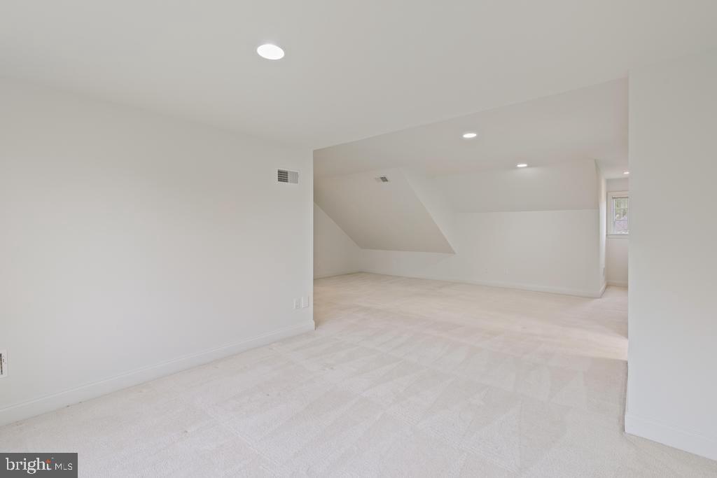 2205 JEFFERSON LANE
