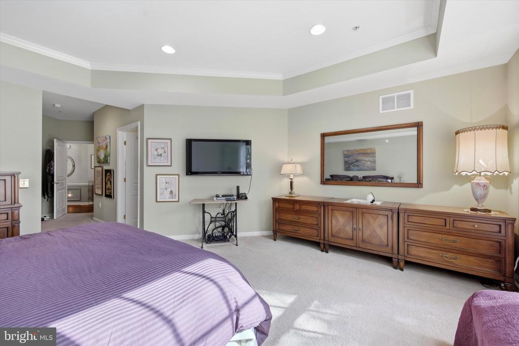 6101 LILAC COURT