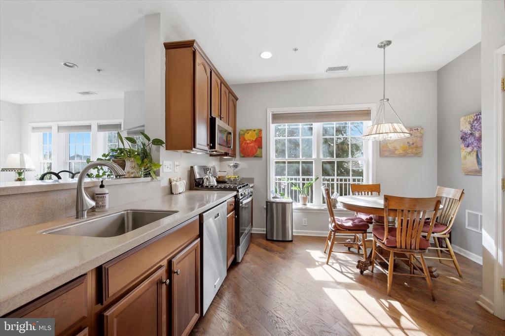 6101 LILAC COURT
