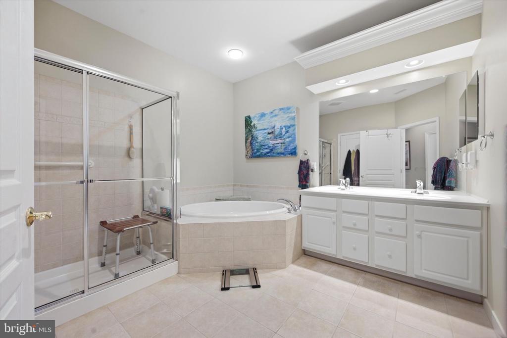 6101 LILAC COURT