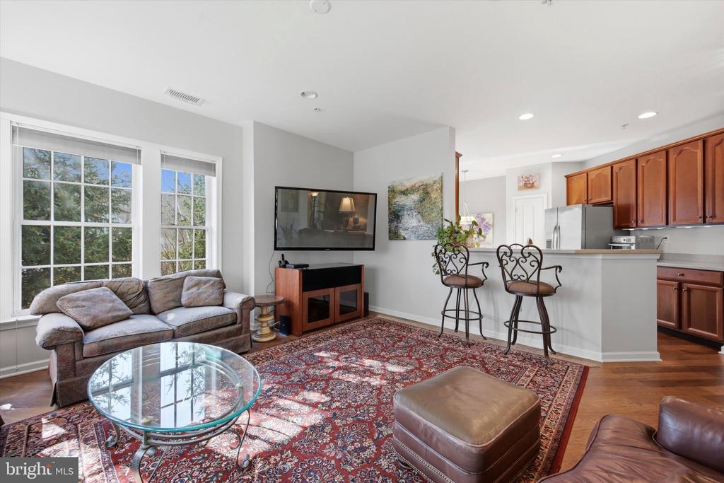 6101 LILAC COURT