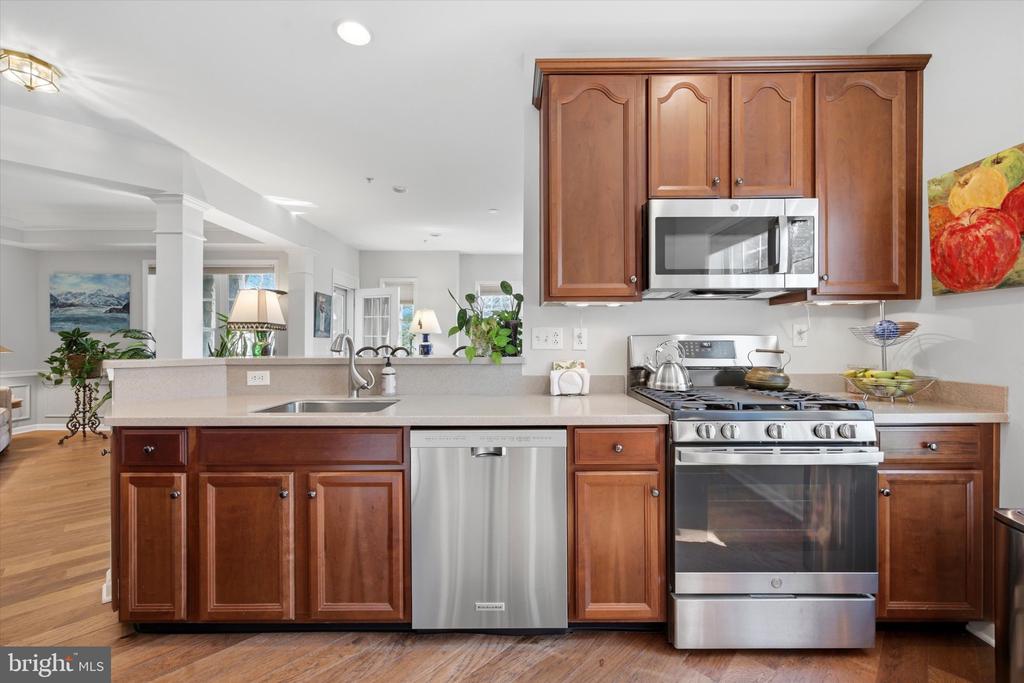 6101 LILAC COURT