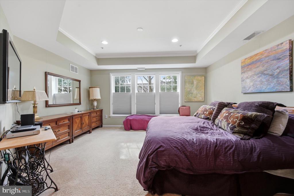 6101 LILAC COURT