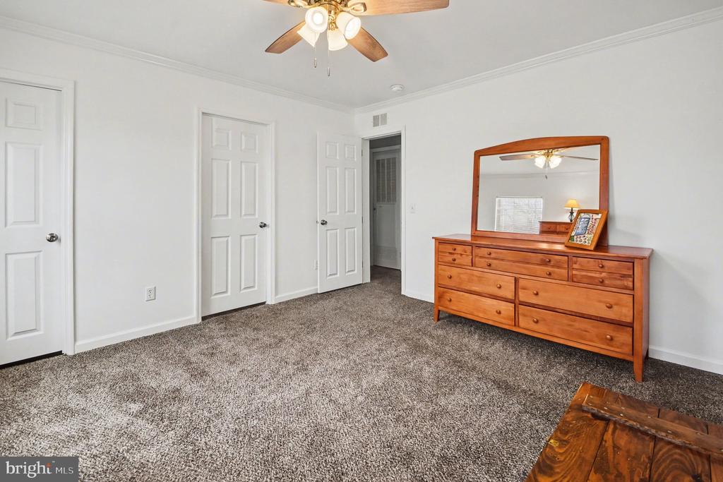 215 GREEN HILL DRIVE