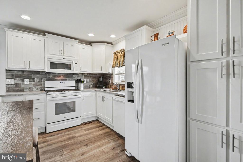215 GREEN HILL DRIVE