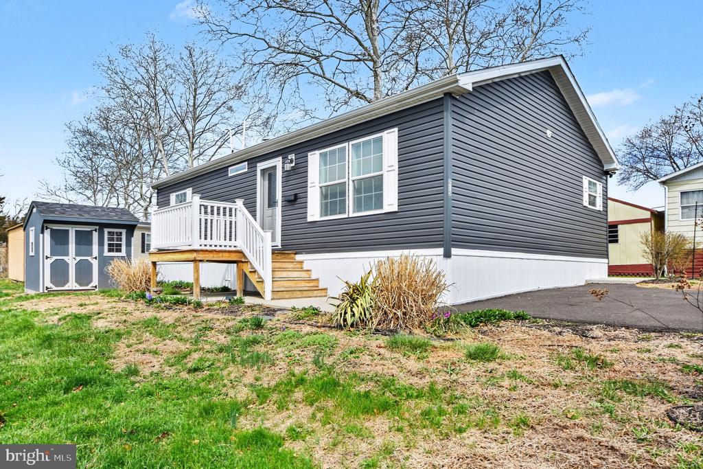 215 GREEN HILL DRIVE