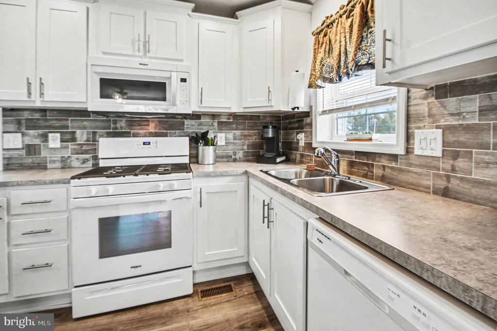 215 GREEN HILL DRIVE