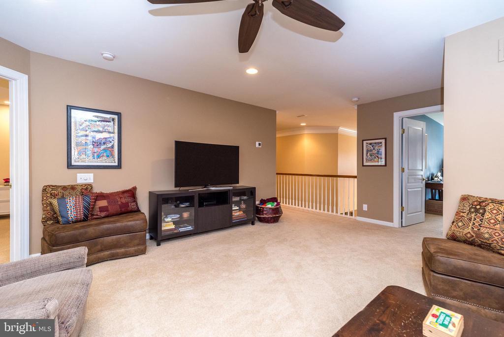 374 PRIMROSE DRIVE
