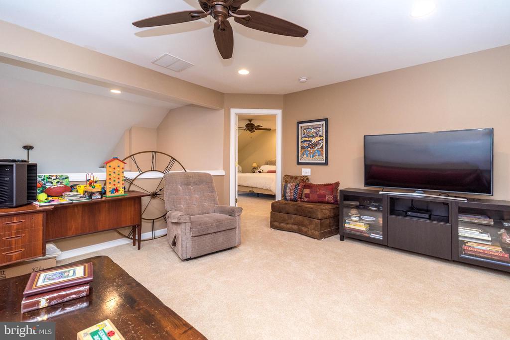 374 PRIMROSE DRIVE