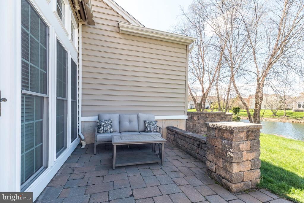 374 PRIMROSE DRIVE
